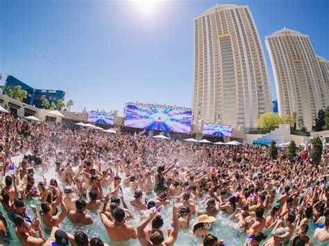 8 Best Pool Parties in Las Vegas in 2021 (and Here’s Why) – Trips To ...