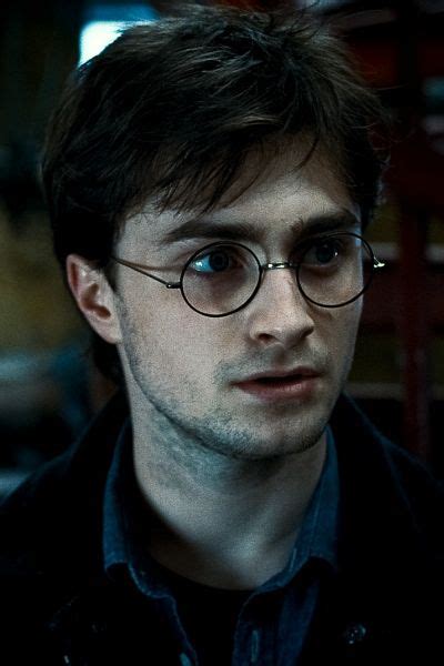 Harry Potter. The guy who made round rimmed glasses sexy. | Harry potter characters, Daniel ...