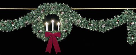 Crystal Valley Decorating, Inc: Commercial Christmas Wreaths for buildings and lightpoles