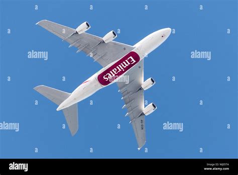 Emirates airlines logo hi-res stock photography and images - Alamy