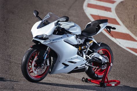 A review of the 2016 Ducati 959 Panigale