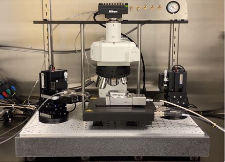 Micromanipulator and stacking system - Section for Functional Oxides