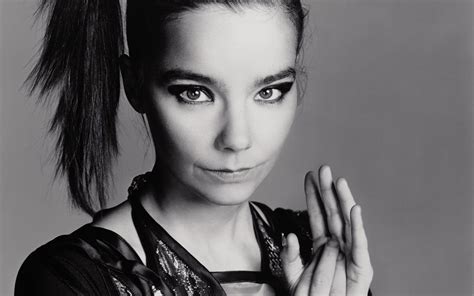 "107 Steps", Björk. http://www.4shared.com/rar/TAKuSr4uba/107S-B__1_.html Aprende Ingles ...