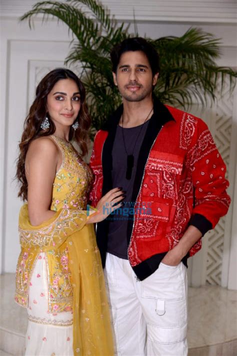 Photos: Sidharth Malhotra and Kiara Advani snapped during Shershaah ...