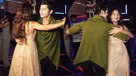 Avneet Kaur and Siddharth Nigam's cozy dance at a party