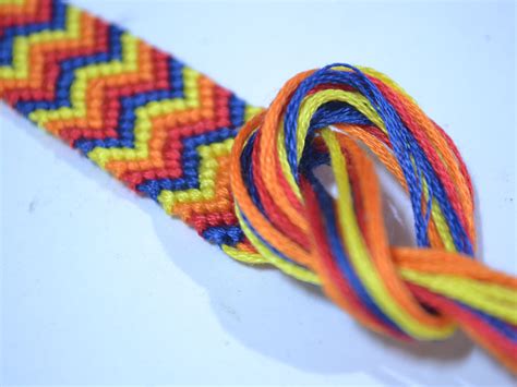 How to Make a Chevron Friendship Bracelet (with Pictures)