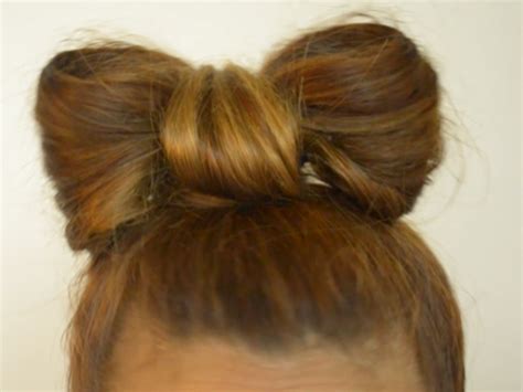 How to Make a Bow out of Your Hair: 14 Steps (with Pictures)