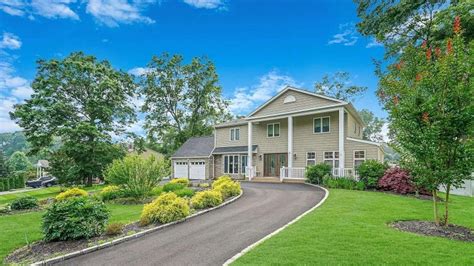 Long Island home prices set records once again in August - Newsday