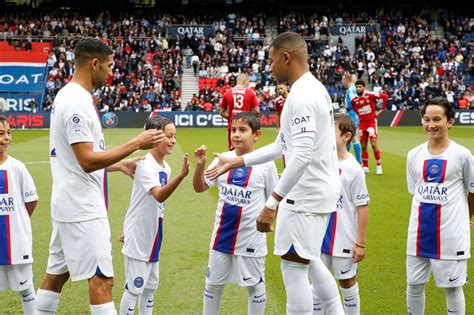 Paris Saint-Germain unveils its third kit for the 2022-2023 season ...