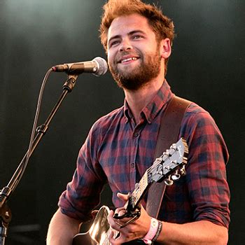 Passenger Bio - Born, age, Family, Height and Rumor