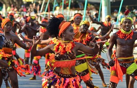 Atspindys Atšildykite, atšildykite, atšildykite laužas trajes tipicos region caribe colombiana ...