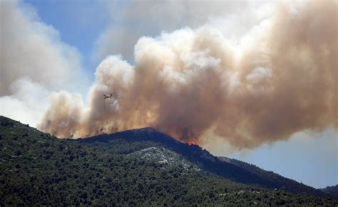 Predicting particulate pollution levels from wildfires in a warming climate