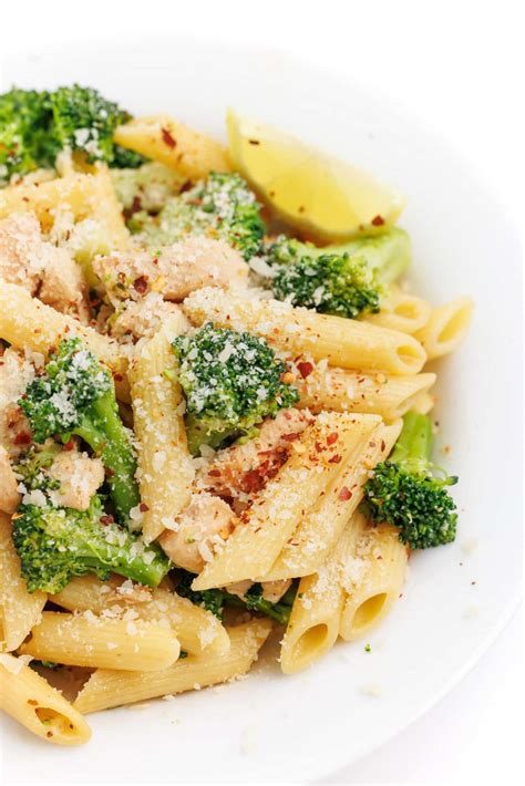 Rooster Broccoli Pasta with Lemon Butter Sauce - comidasrusticas.com