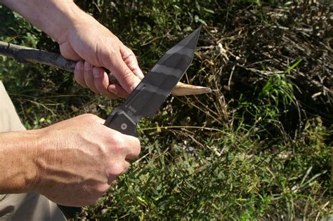 4 Tough And Versatile Survival Knives - Off The Grid News