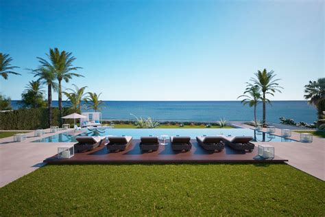 Beachfront villas for sale in Marbella