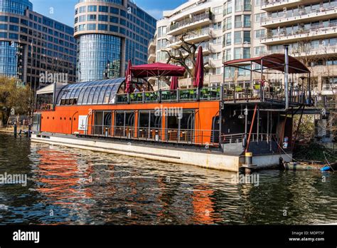 Restaurantschiff patio hi-res stock photography and images - Alamy