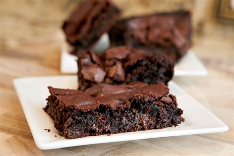 Ooey Gooey Fudge Brownies - Brownie Bites Blog