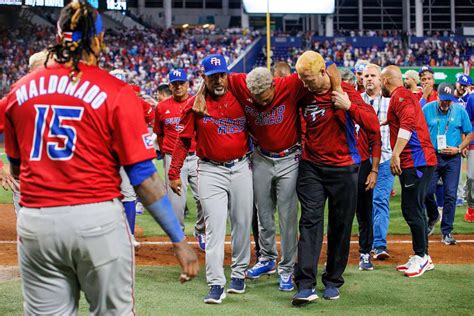 What Happened To Edwin Díaz? The Mets Player Was Wheeled Off The Field ...