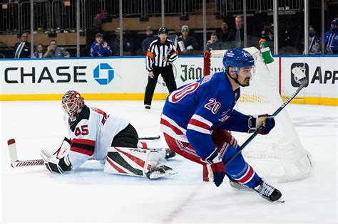 Kreider's first career shootout goal lifts Rangers by Devils