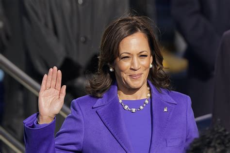 Kamala Harris embodies many identities. Inauguration Day news alerts reflected that. - Poynter