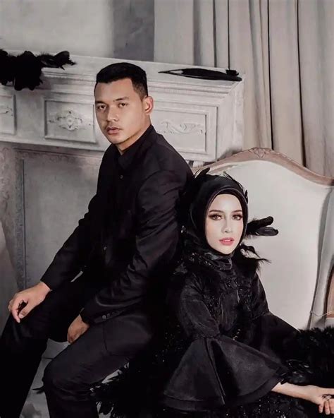 Prewedding Tema Baju Hitam Putih / Inspirasi Busana Prewedding Dengan Konsep Formal Elegan Namun ...