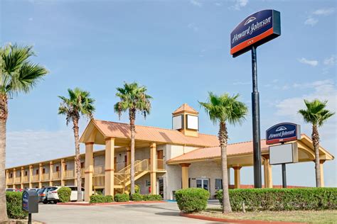 Howard Johnson by Wyndham Galveston | Galveston, TX Hotels