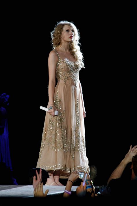 Taylor Swift - Speak Now World Tour - Enchanted | Beauté, Amour