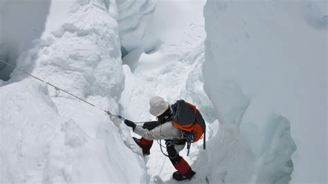 The first woman to climb Mount Everest twice in 5 days - Adventure Mag