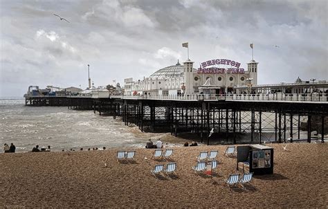 Brighton Beach & Pier - Tourist Information and Pictures - ViewBritain.com