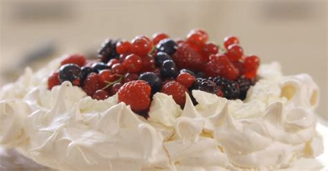 Mary Berry pavlova with blackberries and redcurrants recipe on Saturday Kitchen - Sharingboost