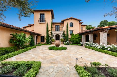 Tuscan Villa - Mediterranean - Exterior - Orange County - by Brion Jeannette Architecture | Houzz NZ