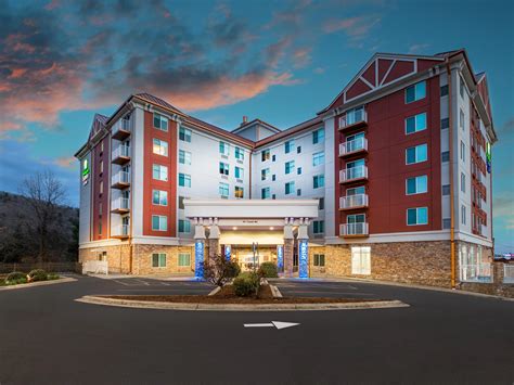 Asheville, NC Hotel with Indoor Pool | Holiday Inn & Suites Asheville ...