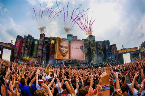 The Amazing Stage Designs of the Tomorrowland Music Festival ...