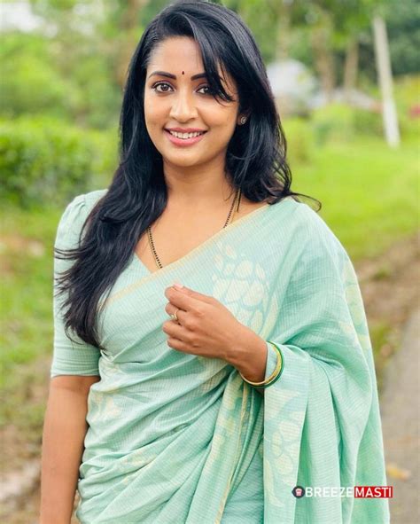 Navya Nair Age, Family, Wiki, Husband, Movies, Biography - BREEZEMASTI