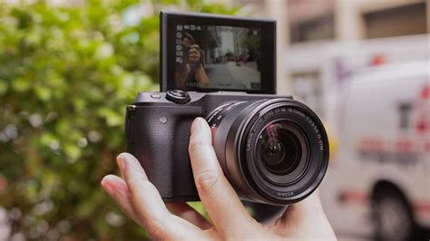 Our List of the Top 6 Vlogging Cameras With Flip Screen!