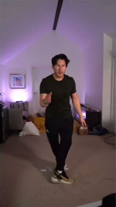 Markiplier dances to Kahoot! sweet dreams! #markiplier #dance - YouTube