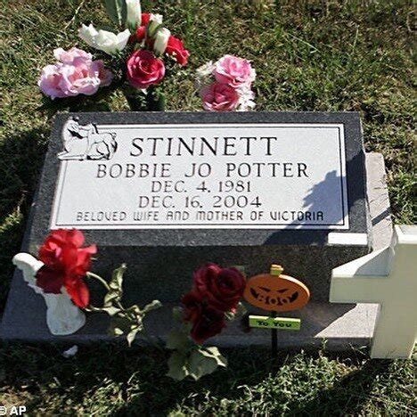 Fetal Abduction and The Murder of Bobbie Jo Stinnett — Southern Fried True Crime Podcast