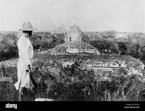 Maya ruins in Chichen Itza, 1925 Stock Photo - Alamy