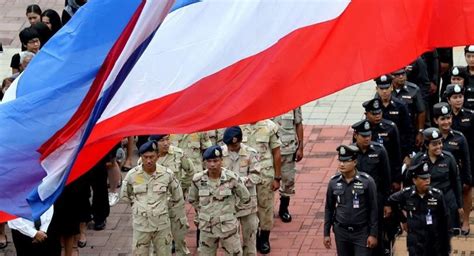 Thailand unfurls National Flag Day | Thaiger