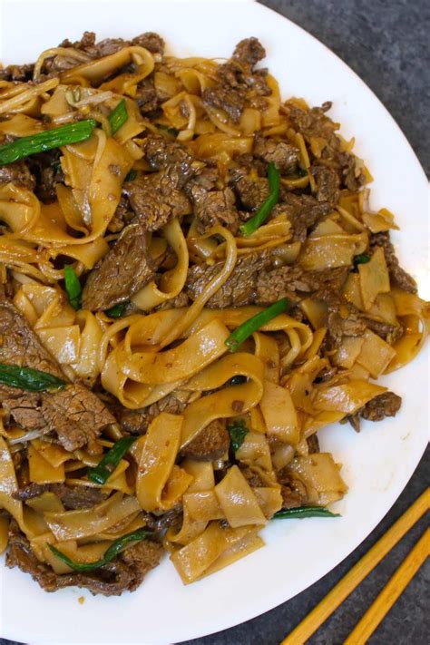 Beef Chow Fun {Stir Fried Ho Fun Noodles} - TipBuzz