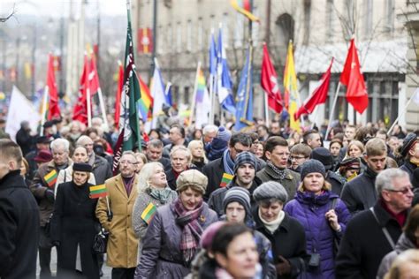 Thousands take part in Lithuania's 25th independence anniversary march ...