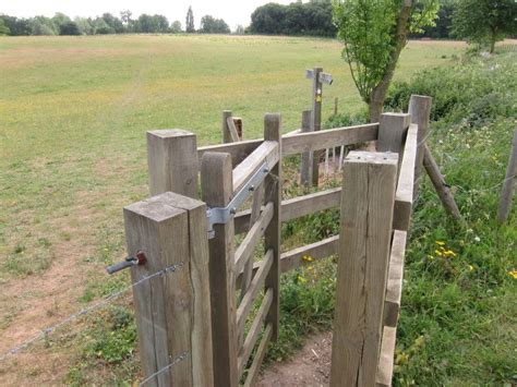 Stour Valley Path: Bures to Stoke-by-Nayland | Farm fence, Farm gate, Horse farms