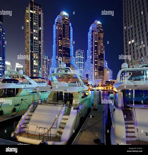 Dubai Marina at night Stock Photo - Alamy