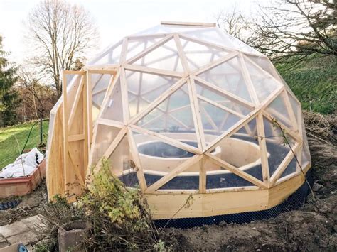 Geodesic dome greenhouse | Projets de jardins, Conception de jardin ...