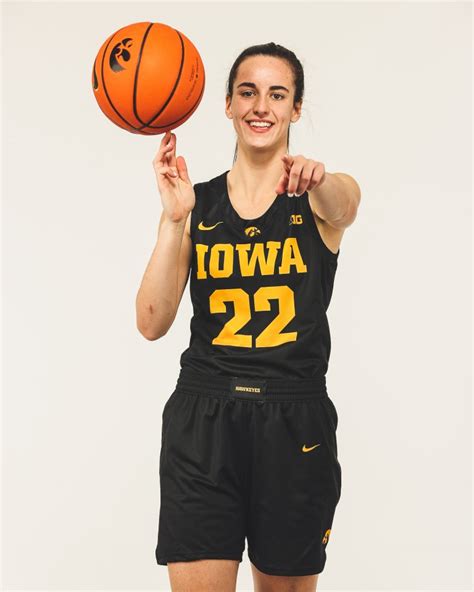 Caitlin Clark sets Big Ten record with 17 assists as Iowa women crush ...