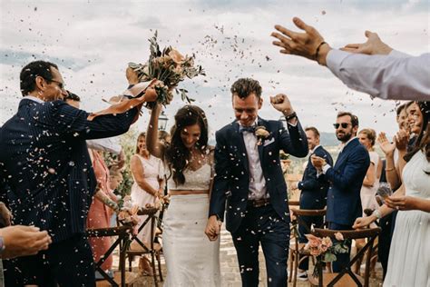 Effortlessly Glam Tuscan Wedding at Castello di Gabbiano | Junebug Weddings