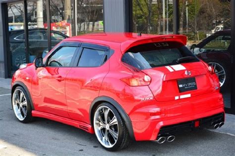 Nissan Juke Tampil Trendi Berkelir Merah Darah Dan Pakai Body Kit ...