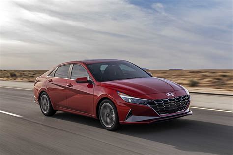 2021 Hyundai Elantra Hybrid debuts: 50 mpg or more promised from new ...