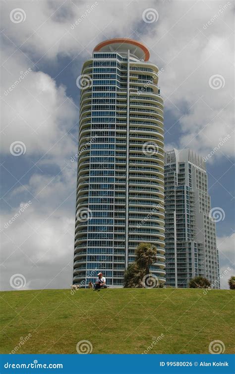 High Rise Building in Miami, FL Editorial Photo - Image of building, highrise: 99580026