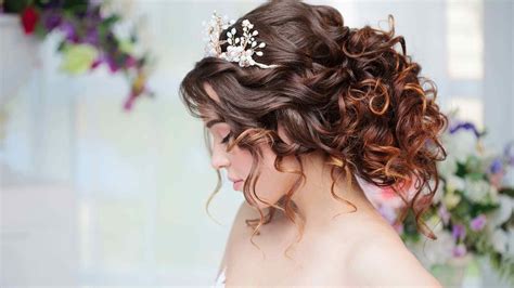 15 Easy Curly Hair Updos You'll Love - L’Oréal Paris